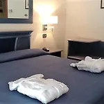 Anthony 4*